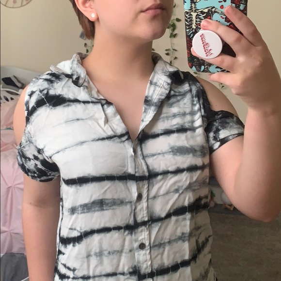 Collared button down - Picture 2 of 6